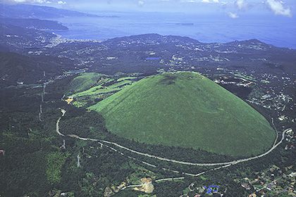 大室山（おおむろやま）