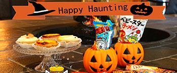 ハロウィンバケツにお菓子詰め放題チャレンジ